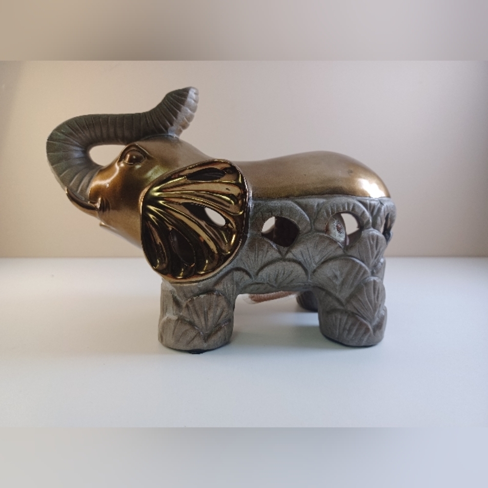 Porcelain Elephant Statue - New Diffuser Potpourri  Sachet Holder Inside